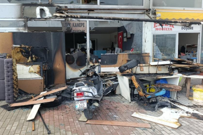 Küçük çocuğun ateşle oyunu döşeme atölyesini küle çevirdi