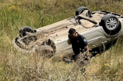 Şarampole devrilen otomobilde 2 yaralı