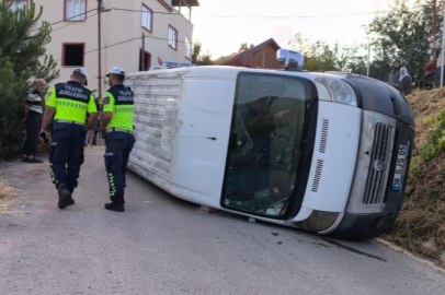 Bursa'da tarım işçilerini taşıyan servis devrildi: 6 yaralı