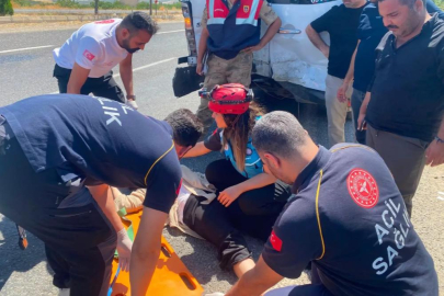 Otomobil yolcu minibüsüne çarptı: 12 yaralı
