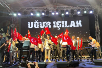 Bursa'da 15 Temmuz programı Uğur Işılak konseriyle son buldu