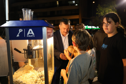 Bursa'da Anahtar Parti'den çocuklara patlamış mısır