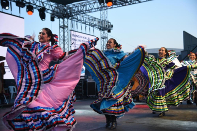 Dünya dansları Balıkesir'de sahnelendi