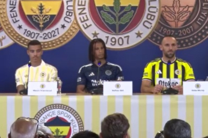 Fenerbahçe yeni transferleri için imza töreni düzenledi