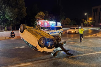 Takla atan otomobilin sürücüsü olay yerinden kaçtı