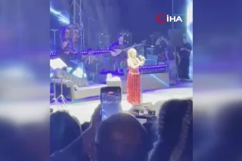 Yıldız Tilbe'den Bursa'da şoke eden doğum günü çıkışı