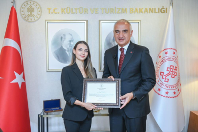 Bakan Ersoy’dan Nilay Tahiroğlu'na tebrik