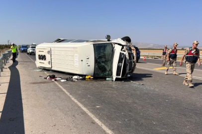 Tarım işçilerini taşıyan minibüs devrildi: 1’i ağır 5 yaralı