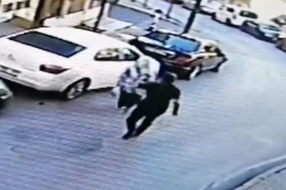 Yolda yürüyen kadının ensesine vurup kaçtı