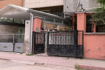 Bursa'da 3 yaşındaki çocuk demir kapının altında kaldı