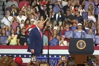 Trump'ın taklidini yapan genç, sosyal medyada viral oldu
