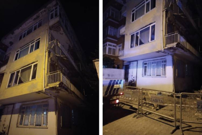 Dört katlı binanın balkonu çöktü