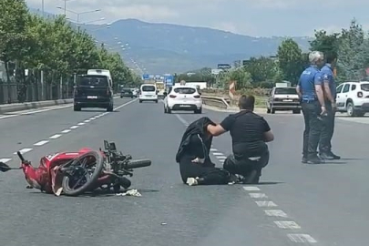 İnegöl'de otomobil motosiklete çarptı: 2 yaralı