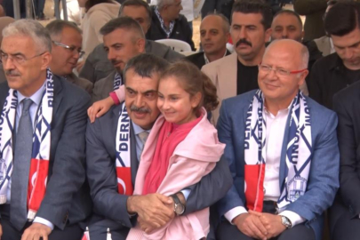 Bakan Tekin Bursa'da Büyük Erzurum Yayla Şenliği'ne katıldı