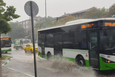 Bursa'da yollar göle döndü