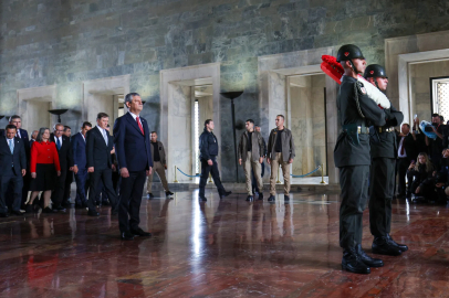 Yeni Parti'nin ilk ziyareti Anıtkabir'e oldu