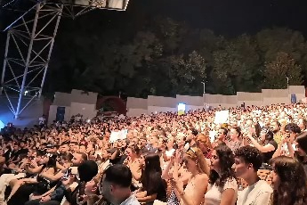 Açıkhava Poizi ile dev bir koroya dönüştü