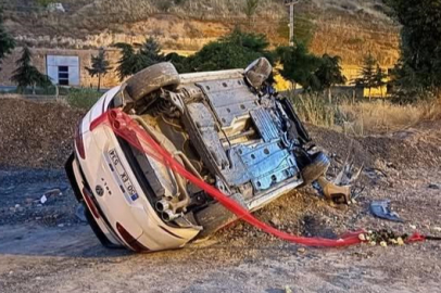 Gelin aracının lastiği patladı, otomobil takla attı