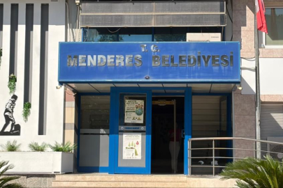 Menderes Belediyesine operasyon: Başkan ve 13 kişi gözaltında