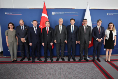 Ticaret Bakanı Bolat, Polonya Maliye Bakanı Domanski ile bir araya geldi