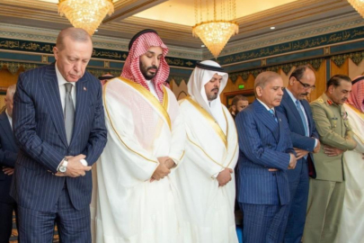 Erdoğan, Mekke'de Selman ve Şerif ile cuma namazı kıldı