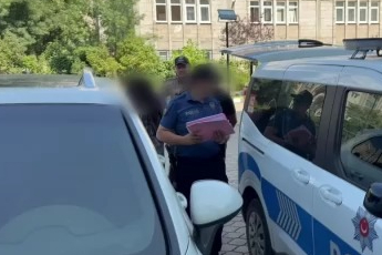 Polise saldırıp görevini yaptırmayan 2 şüpheli tutuklandı