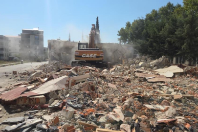 Orhangazi'deki meslek lisesinin yıkımına başlandı