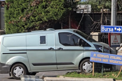 Mudanya'da zırhlı banka aracı elektrik direğine çarptı