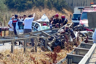 Bursa'da kontrolünü kaybeden otomobil bariyere girdi