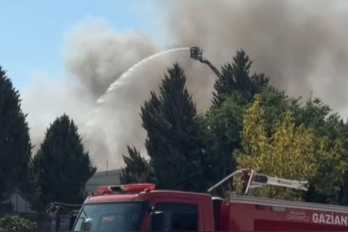 Korkutan fabrika yangını söndürüldü