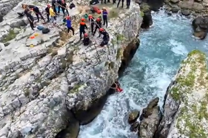 Kayalıklarda halatlı kurtarma
