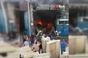 Bursa'daki koltuk imalathanesinde yangın paniği
