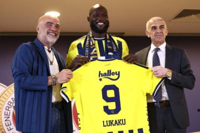 Fenerbahçe’de Lukaku için imza töreni düzenlendi