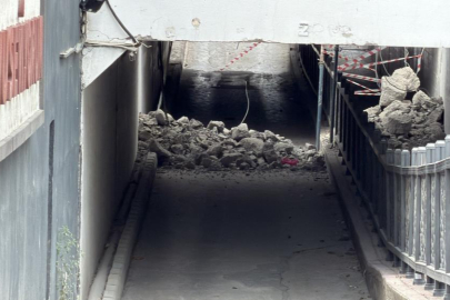 Alt geçidin tavanı çöktü: Yol ulaşıma kapandı