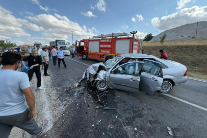 İki otomobil kafa kafaya çarpıştı: 7 yaralı