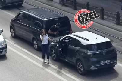 Altıparmak Caddesi'nde kaza: Trafik yoğunluğu oluştu