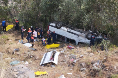 Şarampole uçan minibüs 4 kişiye mezar oldu: 10 yaralı