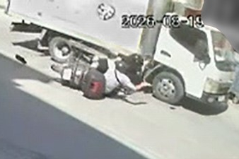 Bursa'da kamyonetle motosiklet çarpıştı : 2 yaralı