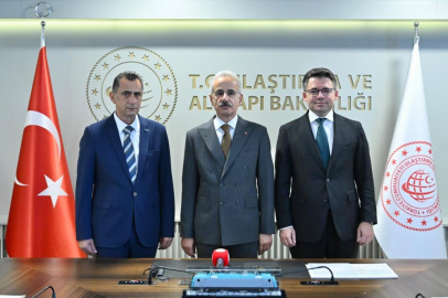 Bakan Uraloğlu: E5000 lokomotifimiz, TSI'ya sahip oldu