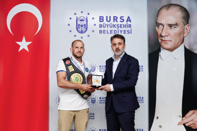Başkan Vekili Biba'dan dünya şampiyonu güreşçiye tebrik