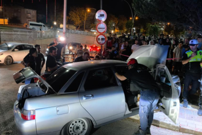 Bursa'da beton direğe çarpan aracın sürücüsü yaralandı