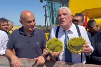İYİ Parti Lideri Dervişoğlu Çeltikçi'de çiftçilerle buluştu