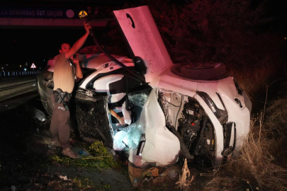 Takla atan otomobil hurdaya döndü: 2 yaralı