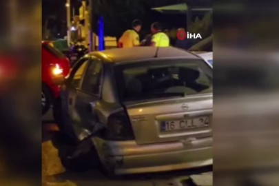 Bursa'da Karşı Şeride Geçen Araç Kaza Yaptı: 4 Yaralı
