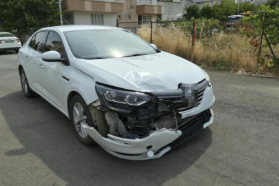 Motosiklet ile otomobil çarpıştı: 2 yaralı