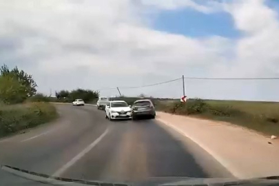 Bursa'da viraja hızlı giren otomobil kazaya sebep oldu