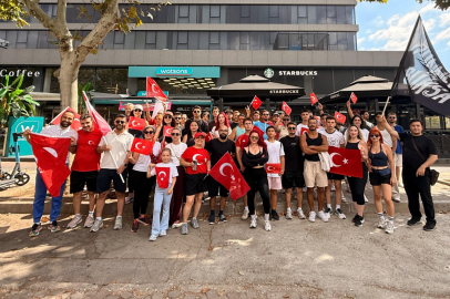 Zafer coşkusuyla geleceğe yürüdüler