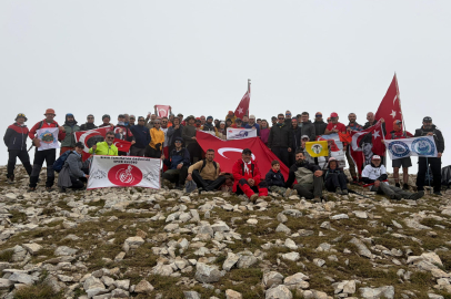 30 Ağustos Coşkusu Uludağ Zirvesinde Yaşandı