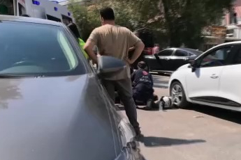 Bursa'da kaza yapan motosiklet sürücüsü yaralandı