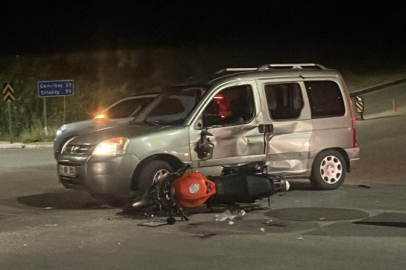 Otomobil ile motosiklet çarpıştı: 3 yaralı